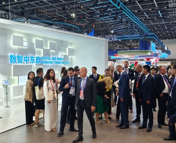 配资栈 大空间VR、零售机器人、“魔墙”……中国、中东欧科技同台竞技！